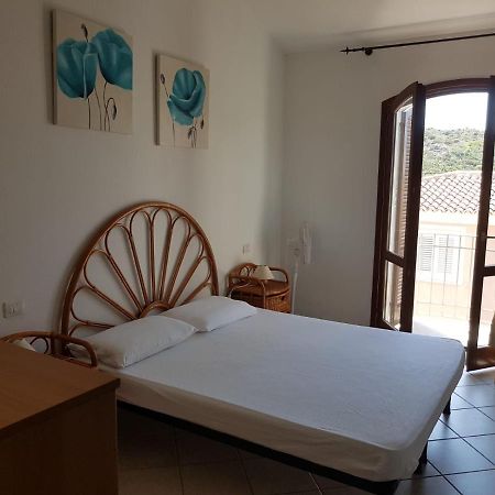 Appartamento Azzurro Con Balcone E Panorama Sul Paese סנטה טרזה גאיורה מראה חיצוני תמונה