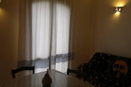 Appartamento Azzurro Con Balcone E Panorama Sul Paese סנטה טרזה גאיורה מראה חיצוני תמונה