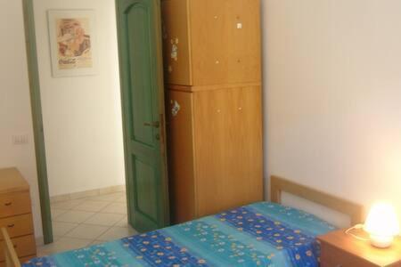 Appartamento Azzurro Con Balcone E Panorama Sul Paese סנטה טרזה גאיורה מראה חיצוני תמונה