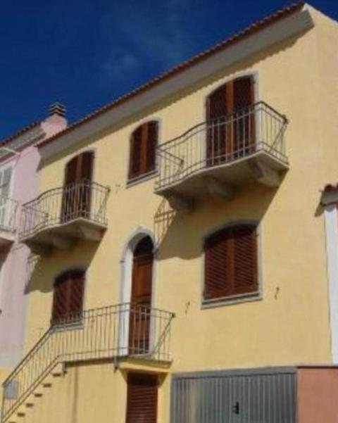 Appartamento Azzurro Con Balcone E Panorama Sul Paese סנטה טרזה גאיורה מראה חיצוני תמונה